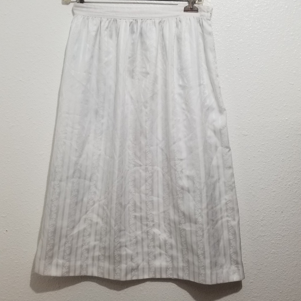 Gianna Bellini white skirt size 10.
